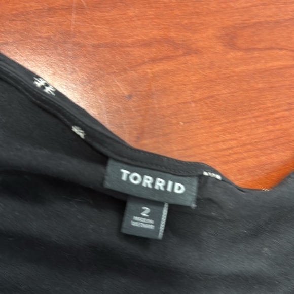 Torrid top size 2 // 083010 - Picture 2 of 2